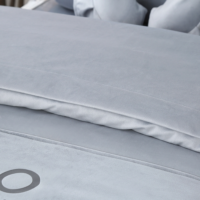 91家纺网 家纺一手货源 找家纺 琪宝阁 2025新款轻奢一族系列立丝绒美 容床罩套件 轻奢一族蓝灰1