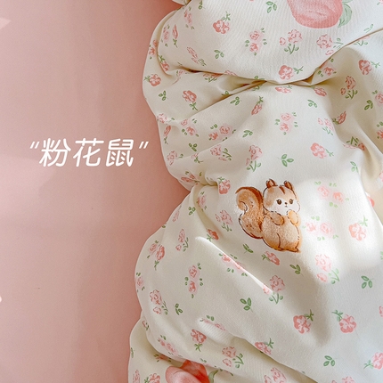 91家纺网 家纺一手货源 找家纺 2025 新款水洗双层纱 绑带款系列四件套 粉花鼠