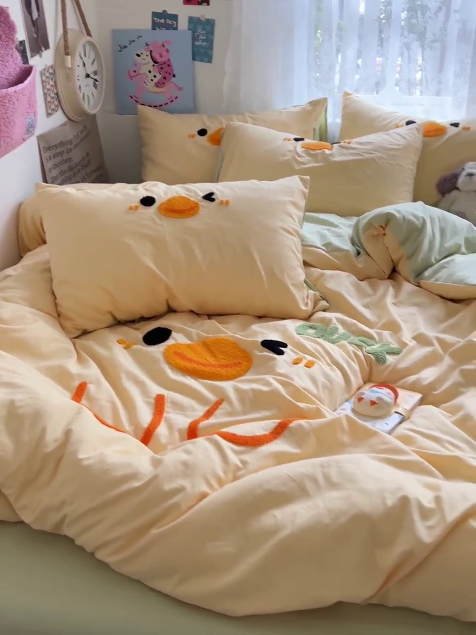 91家纺网 家纺一手货源 找家纺 曼谷家纺 2025新款软糯毛巾绣水洗棉四件套-【买家秀联系微信】专属版权，质检报告 黄鸭