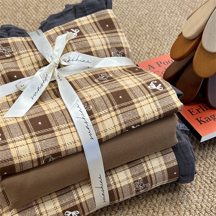 91家纺网 家纺一手货源 找家纺 荣轩 2024新款全棉印花双层纱四件套 皱皱纱花边款 花边曲奇小熊