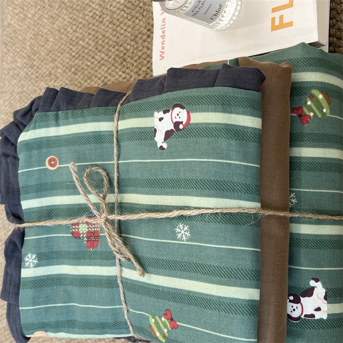 91家纺网 家纺一手货源 找家纺 荣轩 2024新款全棉印花双层纱四件套 皱皱纱花边款 花边姜饼人