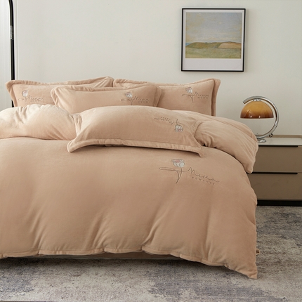 91家纺网 家纺一手货源 找家纺 （买家秀 爆款不断货）A类母婴级牛奶绒刺绣四件套珊瑚绒四件套雪花绒四件套刺绣牛奶绒四件套纯色牛奶绒套 玫瑰-香槟金