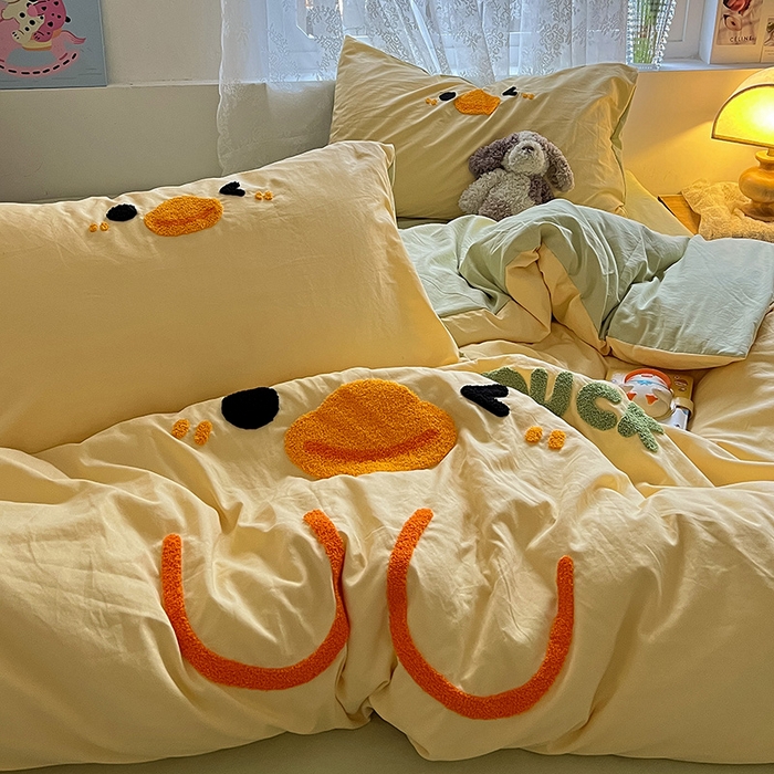 91家纺网 家纺一手货源 找家纺 曼谷家纺 2025新款软糯毛巾绣水洗棉四件套-【买家秀联系微信】专属版权，质检报告 黄鸭