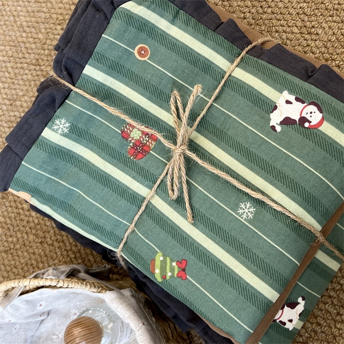 91家纺网 家纺一手货源 找家纺 荣轩 2024新款全棉印花双层纱四件套 皱皱纱花边款 花边姜饼人