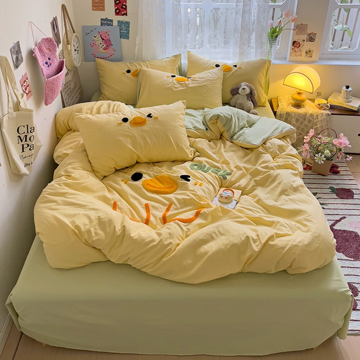 91家纺网 家纺一手货源 找家纺 曼谷家纺 2025新款软糯毛巾绣水洗棉四件套-【买家秀联系微信】专属版权，质检报告 黄鸭