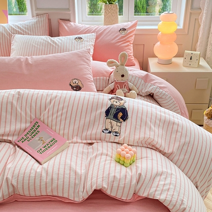 91家纺网 家纺一手货源 找家纺 （总）其奥家纺 2026新款专版色织全棉水洗棉刺绣四件套小清新纯棉四件套