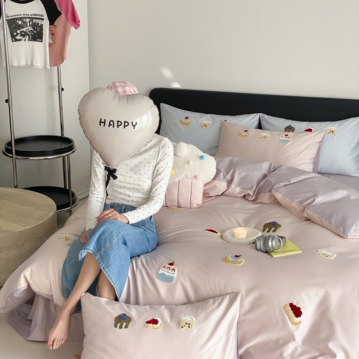 91家纺网 家纺一手货源 找家纺 鹿班家居 2025新款100S长绒棉毛巾绣系列四件套-微甜起司（标准会员-20元） 微甜起司-粉色