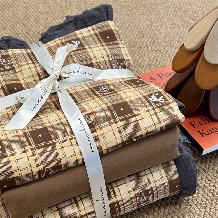 91家纺网 家纺一手货源 找家纺 荣轩 2024新款全棉印花双层纱四件套 皱皱纱花边款 花边曲奇小熊