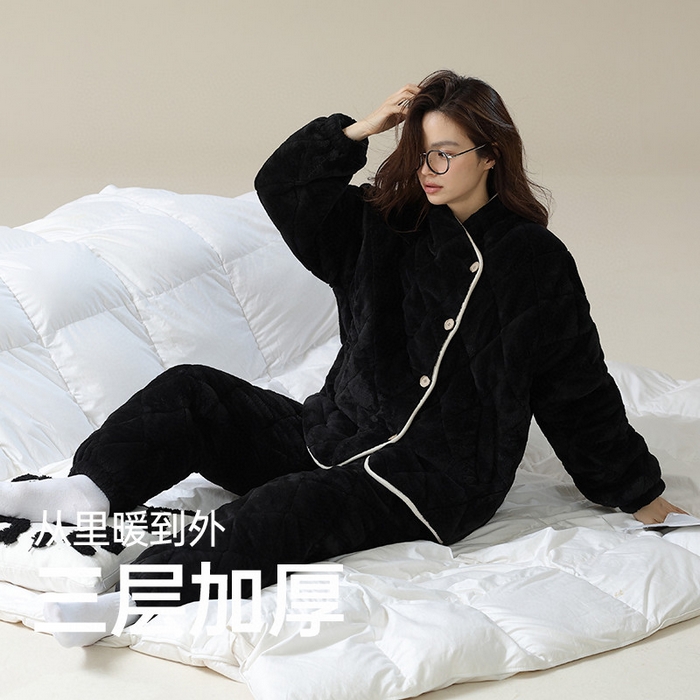 91家纺网 家纺一手货源 找家纺 （总）2025新款夹棉立领女款黑色