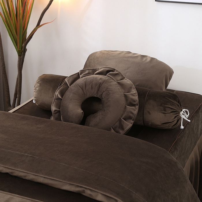 91家纺网 家纺一手货源 找家纺 琪宝阁 2025新款轻奢一族系列立丝绒美 容床罩套件 轻奢一族咖啡1