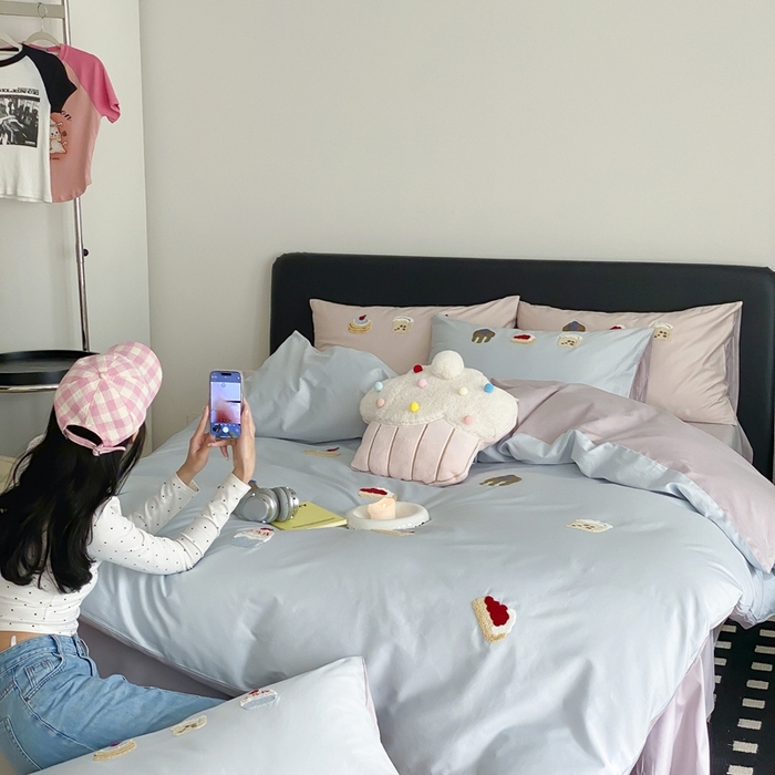 91家纺网 家纺一手货源 找家纺 鹿班家居 2025新款100S长绒棉毛巾绣系列四件套-微甜起司（标准会员-20元） 微甜起司-蓝色