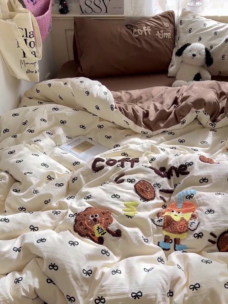 91家纺网 家纺一手货源 找家纺 曼谷家纺 2025新款软糯毛巾绣水洗棉四件套-【买家秀联系微信】专属版权，质检报告 咖啡时光-蝴蝶结