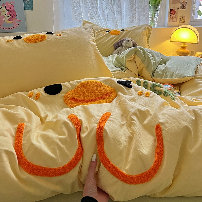 91家纺网 家纺一手货源 找家纺 曼谷家纺 2025新款软糯毛巾绣水洗棉四件套-【买家秀联系微信】专属版权，质检报告 黄鸭