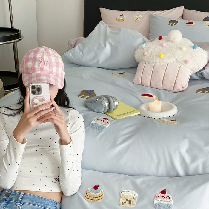 91家纺网 家纺一手货源 找家纺 鹿班家居 2025新款100S长绒棉毛巾绣系列四件套-微甜起司（标准会员-20元） 微甜起司-蓝色