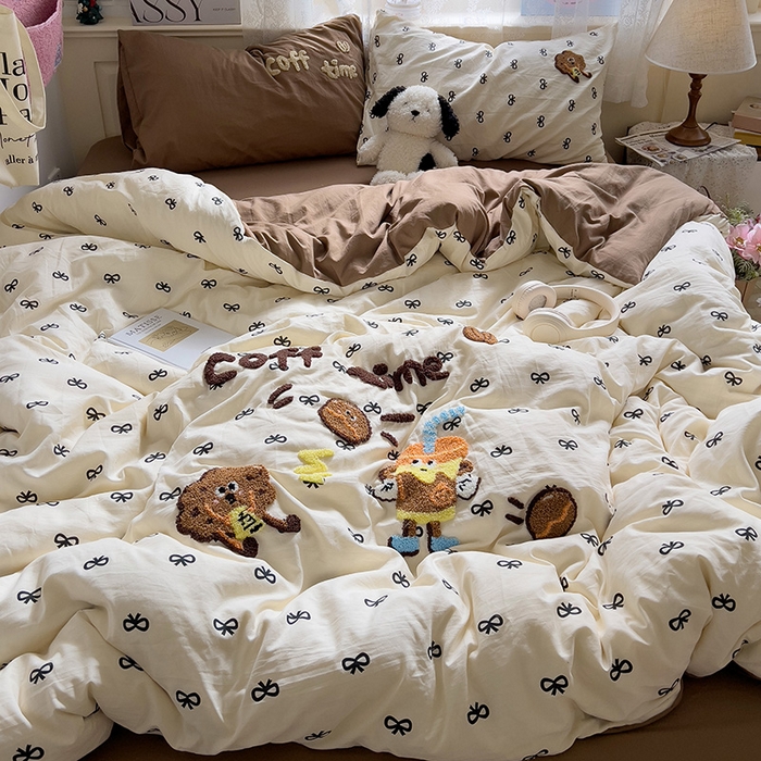 91家纺网 家纺一手货源 找家纺 曼谷家纺 2025新款软糯毛巾绣水洗棉四件套-【买家秀联系微信】专属版权，质检报告 咖啡时光-蝴蝶结