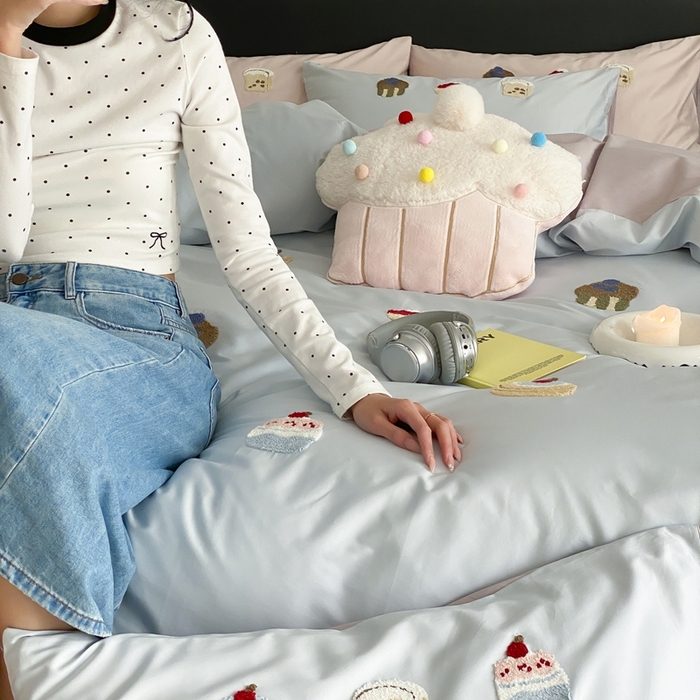 91家纺网 家纺一手货源 找家纺 鹿班家居 2025新款100S长绒棉毛巾绣系列四件套-微甜起司（标准会员-20元） 微甜起司-蓝色