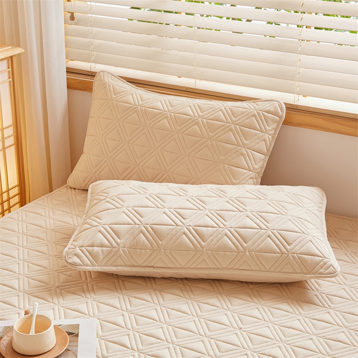 91家纺网 家纺一手货源 找家纺 3C 2025新款A类三角格防水隔脏床笠 三角格-浅卡其