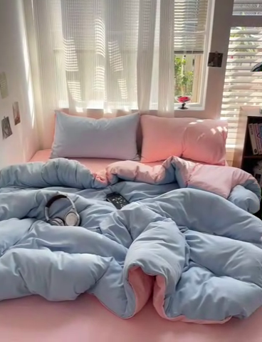 91家纺网 家纺一手货源 找家纺 森璐 2025新款水洗棉双拼四件套宿舍三件套床单被套枕套双拼-天蓝粉