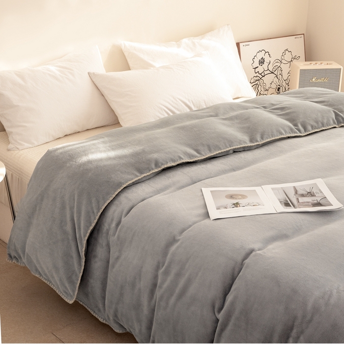 91家纺网 家纺一手货源 找家纺 法芙娜 2025新款牛奶绒被套毯 烟灰色