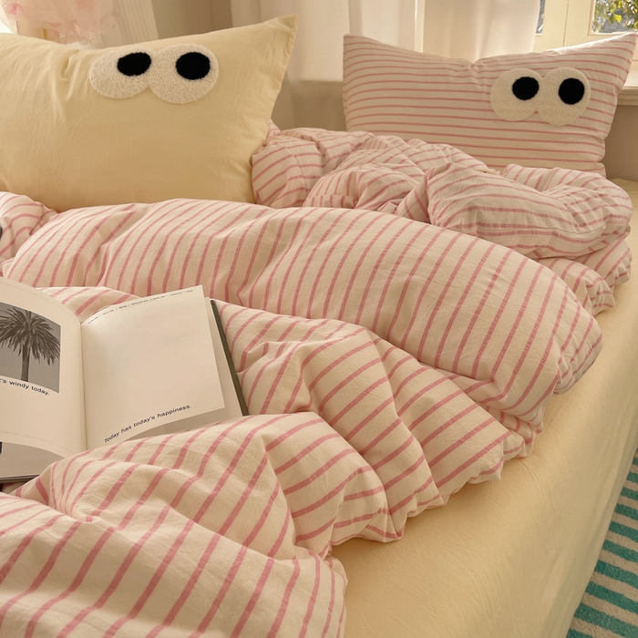 91家纺网 家纺一手货源 找家纺 2025新款A类亲肤舒适软糯云柔水洗棉大眼睛毛巾绣混搭格子撞色系列四件套 大眼粉粉条奶黄