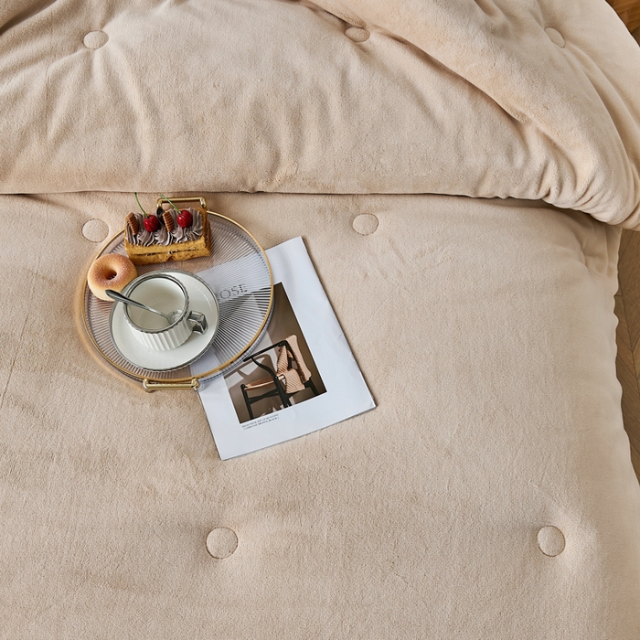 91家纺网 家纺一手货源 找家纺 法芙娜 2025新款牛奶绒懒人被 米色