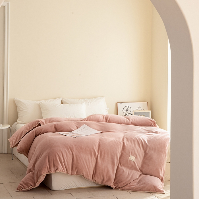 91家纺网 家纺一手货源 找家纺 法芙娜 2025新款牛奶绒被套毯 豆沙粉