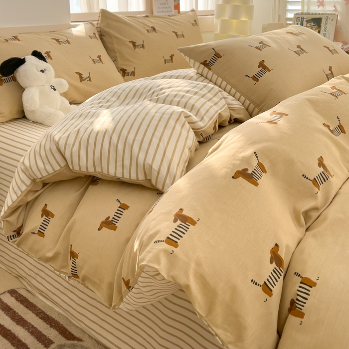 91家纺网 家纺一手货源 找家纺 2025新款全棉卡通小清新系列四件套 腊肠狗