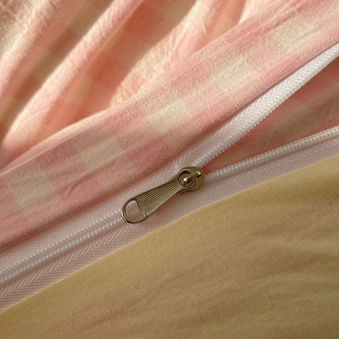 91家纺网 家纺一手货源 找家纺 2025新款A类亲肤舒适软糯云柔水洗棉大眼睛毛巾绣混搭格子撞色系列四件套 大眼粉小格奶黄