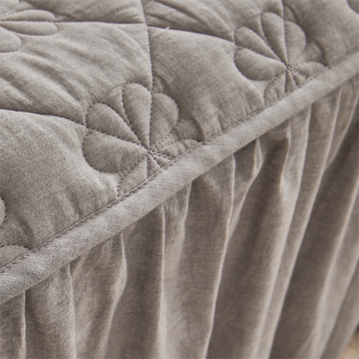 91家纺网 家纺一手货源 找家纺 3C 2024新款全棉水洗棉夹棉床裙-四叶草系列 四叶草-烟雾灰