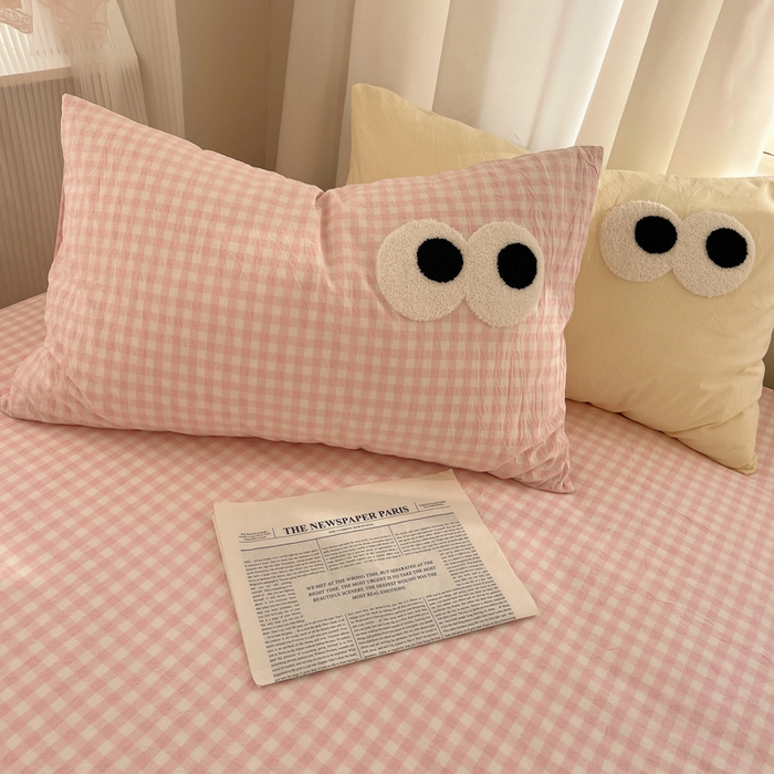 91家纺网 家纺一手货源 找家纺 2025新款A类亲肤舒适软糯云柔水洗棉大眼睛毛巾绣混搭格子撞色系列四件套 大眼粉小格奶黄