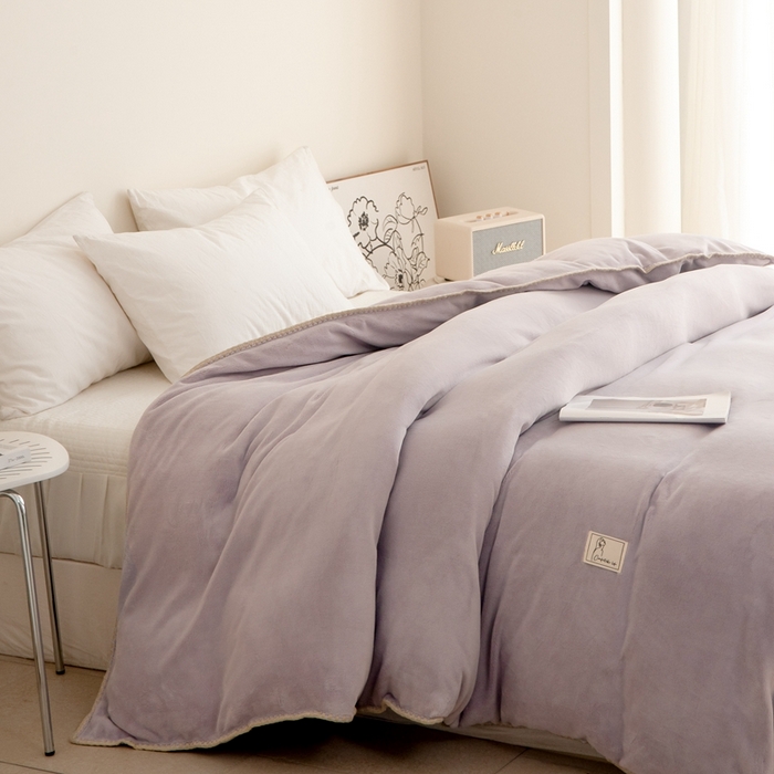 91家纺网 家纺一手货源 找家纺 法芙娜 2025新款牛奶绒被套毯 紫色