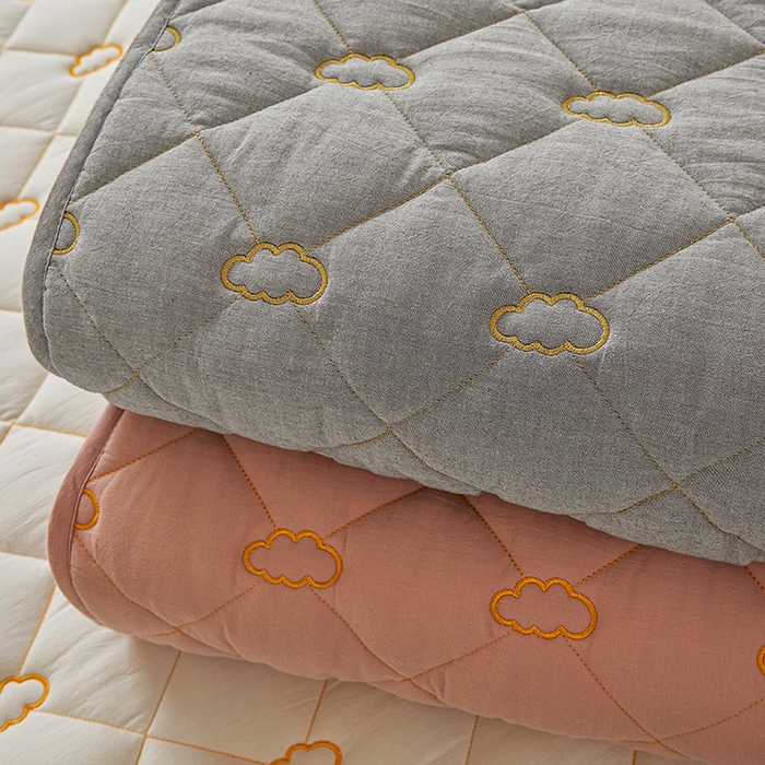 91家纺网 家纺一手货源 找家纺 3C 2024新款云朵全棉水洗棉床笠 叠拍图