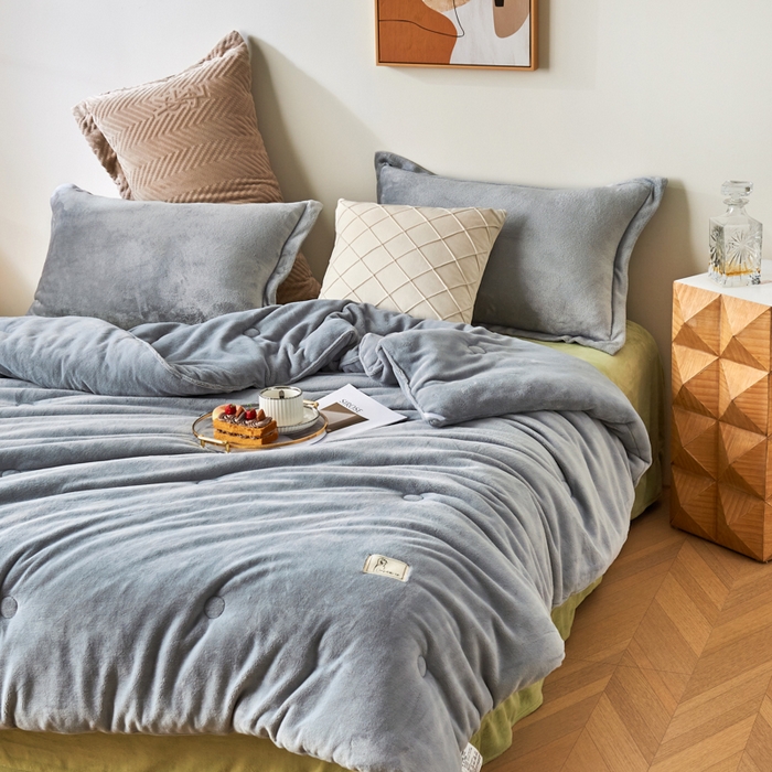 91家纺网 家纺一手货源 找家纺 法芙娜 2025新款牛奶绒懒人被 灰色