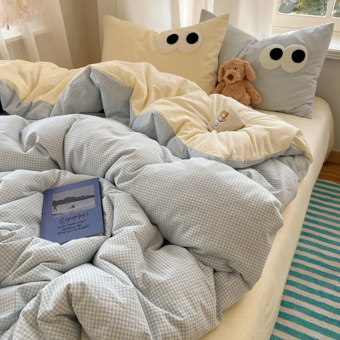 91家纺网 家纺一手货源 找家纺 2025新款A类亲肤舒适软糯云柔水洗棉大眼睛毛巾绣混搭格子撞色系列四件套 大眼奶黄小蓝格2