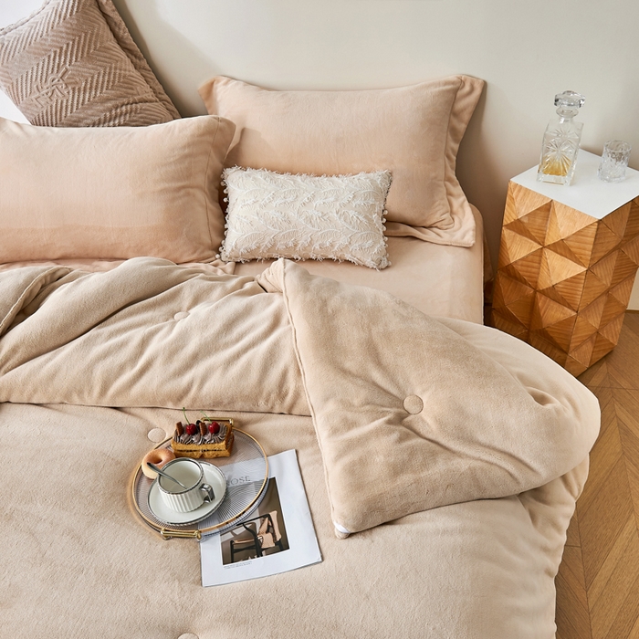 91家纺网 家纺一手货源 找家纺 法芙娜 2025新款牛奶绒懒人被 米色