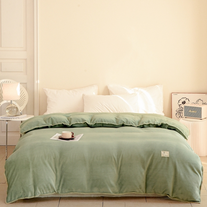 91家纺网 家纺一手货源 找家纺 法芙娜 2025新款牛奶绒被套毯 苔藓绿