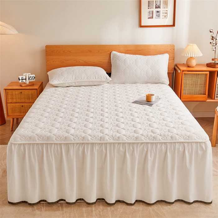 91家纺网 家纺一手货源 找家纺 3C 2024新款全棉水洗棉夹棉床裙-四叶草系列 四叶草-云朵白