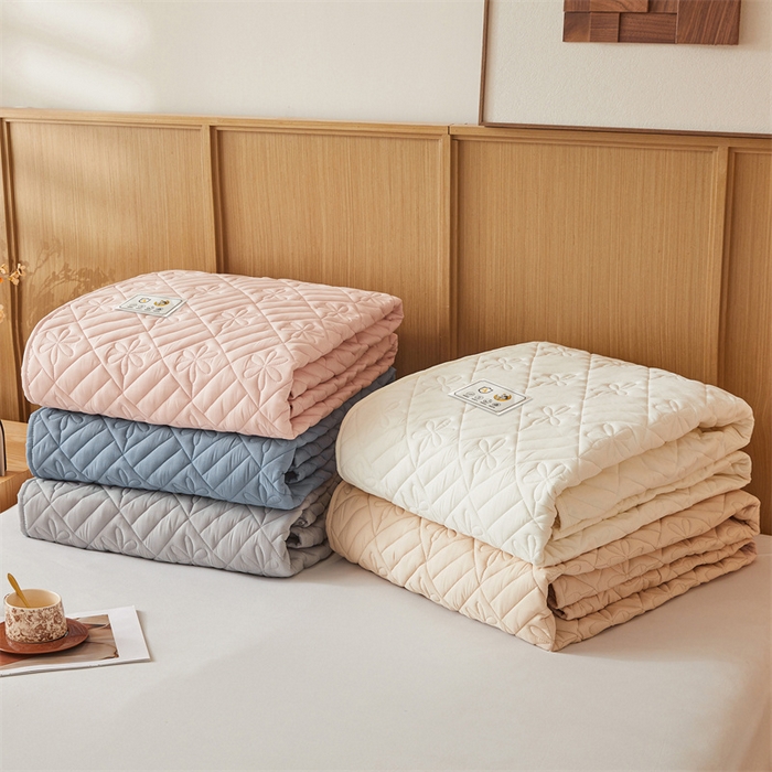 91家纺网 家纺一手货源 找家纺 3C 2025新款A类幸运花防水隔脏床笠 组合图