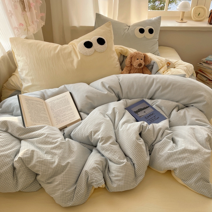 91家纺网 家纺一手货源 找家纺 2025新款A类亲肤舒适软糯云柔水洗棉大眼睛毛巾绣混搭格子撞色系列四件套 大眼奶黄小蓝格2