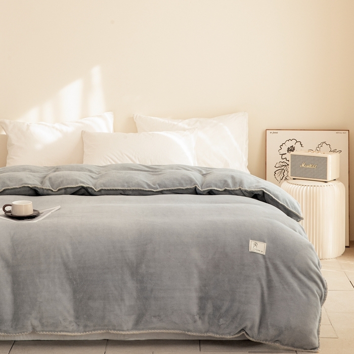 91家纺网 家纺一手货源 找家纺 法芙娜 2025新款牛奶绒被套毯 烟灰色