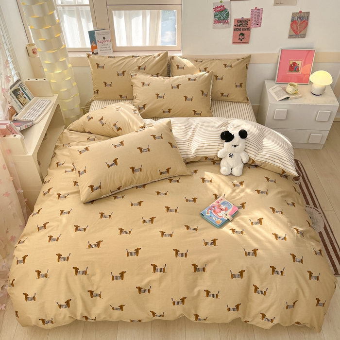 91家纺网 家纺一手货源 找家纺 2025新款全棉卡通小清新系列四件套 腊肠狗