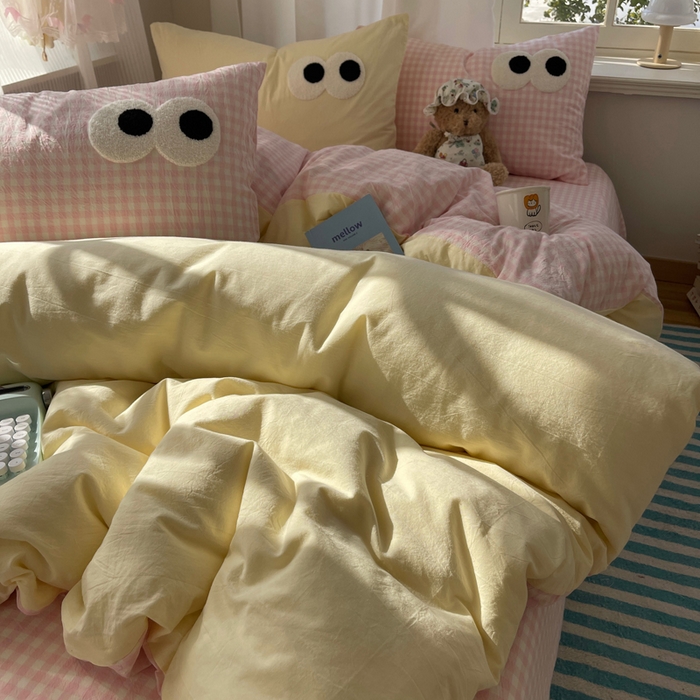 91家纺网 家纺一手货源 找家纺 2025新款A类亲肤舒适软糯云柔水洗棉大眼睛毛巾绣混搭格子撞色系列四件套 大眼粉小格奶黄2