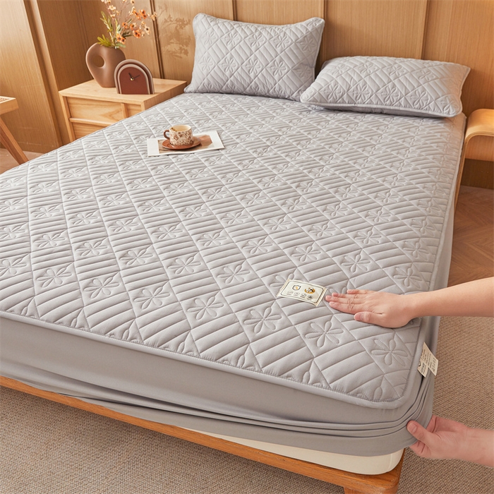 91家纺网 家纺一手货源 找家纺 3C 2025新款A类幸运花防水隔脏床笠 幸运花-云雾灰