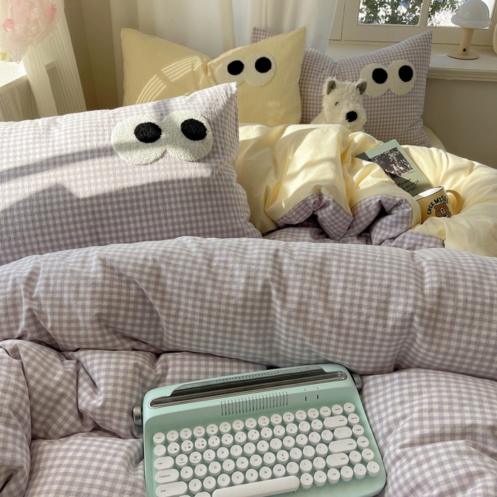 91家纺网 家纺一手货源 找家纺 2025新款A类亲肤舒适软糯云柔水洗棉大眼睛毛巾绣混搭格子撞色系列四件套 大眼紫小格奶黄