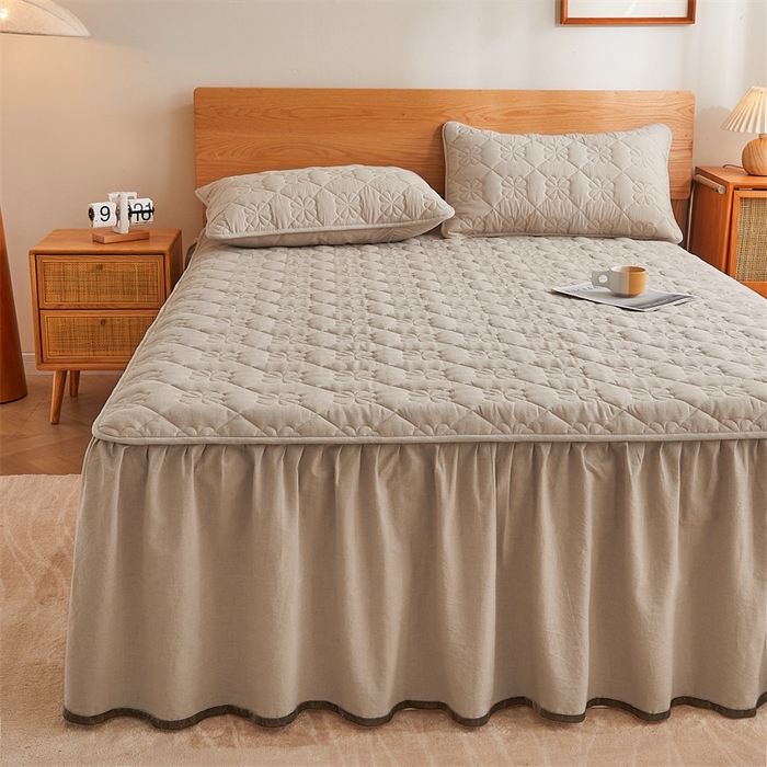 91家纺网 家纺一手货源 找家纺 3C 2024新款全棉水洗棉夹棉床裙-四叶草系列 四叶草-浅卡其