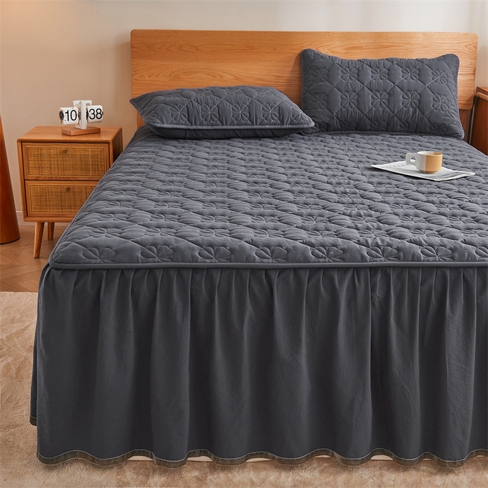 91家纺网 家纺一手货源 找家纺 3C 2024新款全棉水洗棉夹棉床裙-四叶草系列 四叶草-夜光灰