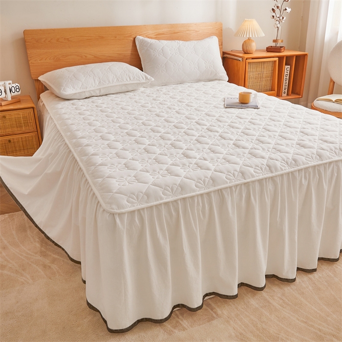 91家纺网 家纺一手货源 找家纺 3C 2024新款全棉水洗棉夹棉床裙-四叶草系列 四叶草-云朵白