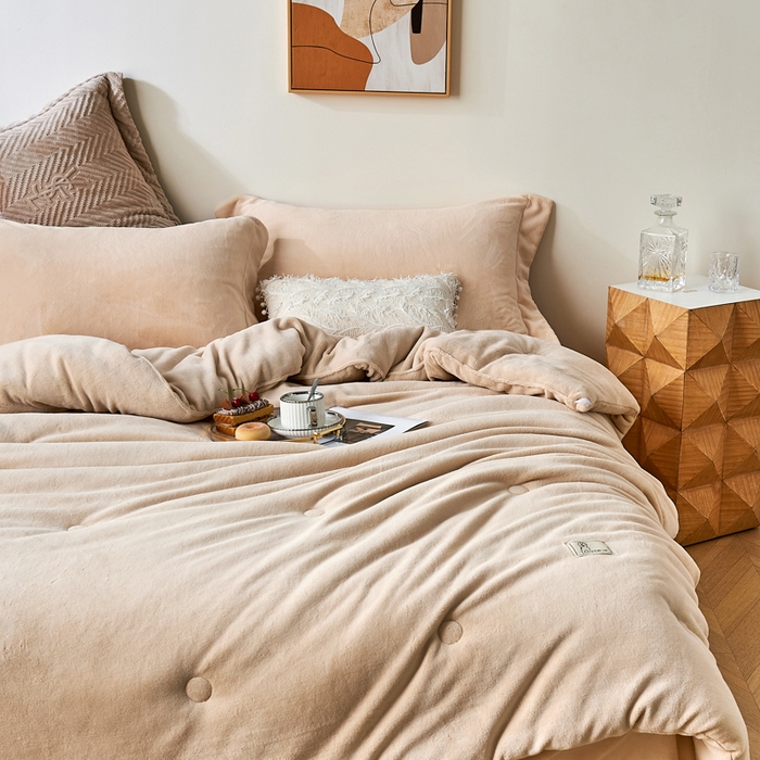 91家纺网 家纺一手货源 找家纺 法芙娜 2025新款牛奶绒懒人被 米色