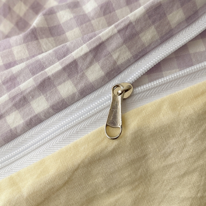 91家纺网 家纺一手货源 找家纺 2025新款A类亲肤舒适软糯云柔水洗棉大眼睛毛巾绣混搭格子撞色系列四件套 大眼紫小格奶黄