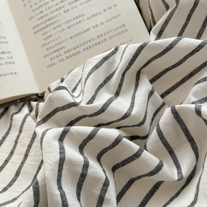 91家纺网 家纺一手货源 找家纺 2025新款A类亲肤舒适软糯云柔水洗棉大眼睛毛巾绣混搭格子撞色系列四件套 大眼灰条拿铁